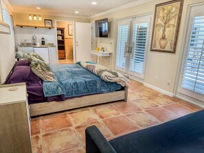 5 chambres, fer et planche à repasser, Wi-Fi, draps fournis