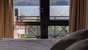 패밀리 스위트, 온수 욕조, 호수 전망 | 고급 침구, 무료 WiFi, 침대 시트