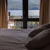 Family Suite, Hot Tub, Lake View | Premium bedding, free WiFi, bed sheets