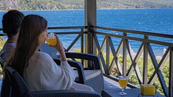 Deluxe Suite, Hot Tub, Lake View | Terrace/patio