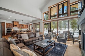 TV, peis og bordtennis