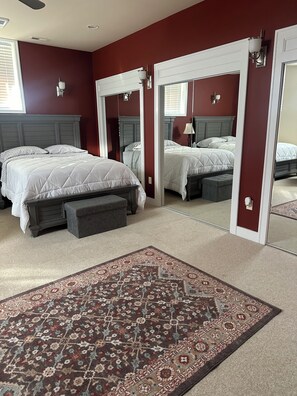 2 chambres, fer et planche à repasser, Wi-Fi, draps fournis