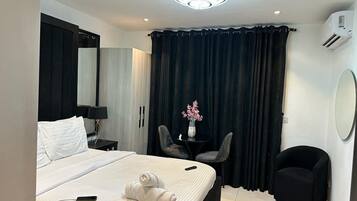 Executive Duplex | In-room safe, blackout curtains, soundproofing, iron/ironing board