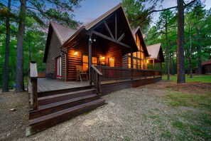 Exterior - Four Pines Cabin 3BR + game room (Broken Bow)