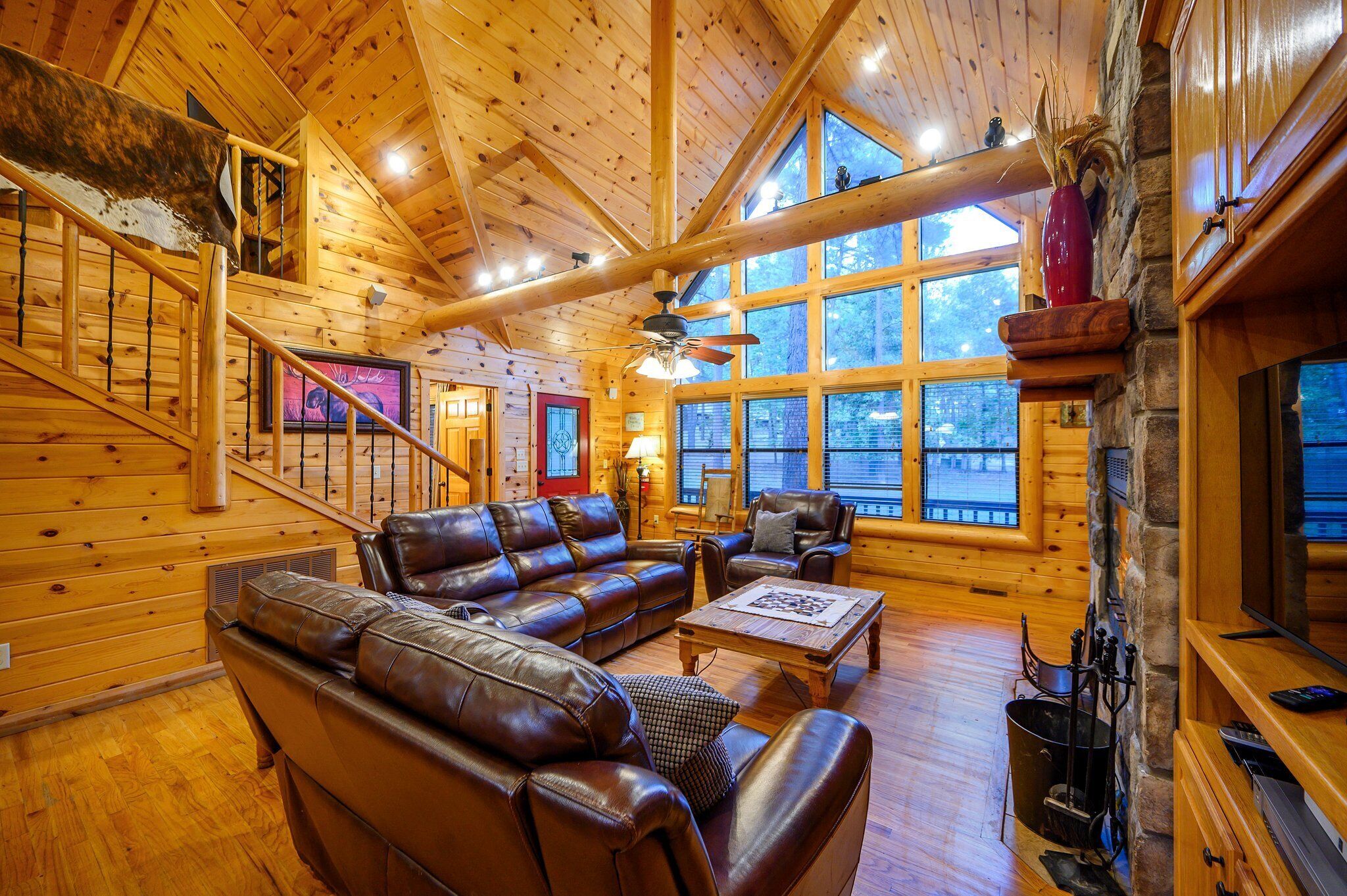 Four Pines Cabin | Luxury Woodland Retreat With Pond Views, Sunroom And Family-f - Broken Bow, OK