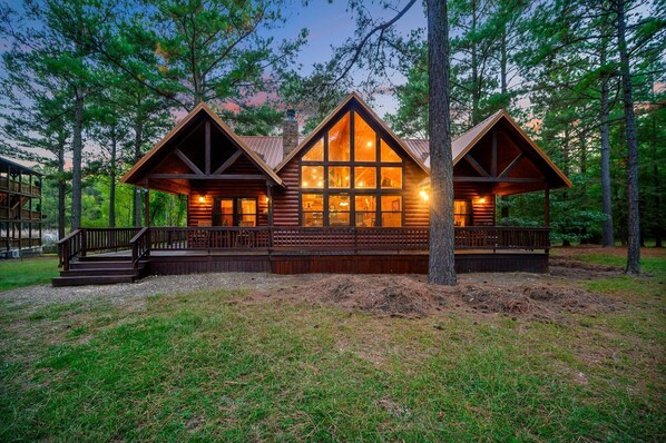 Exterior - Four Pines Cabin 3BR + game room (Broken Bow)