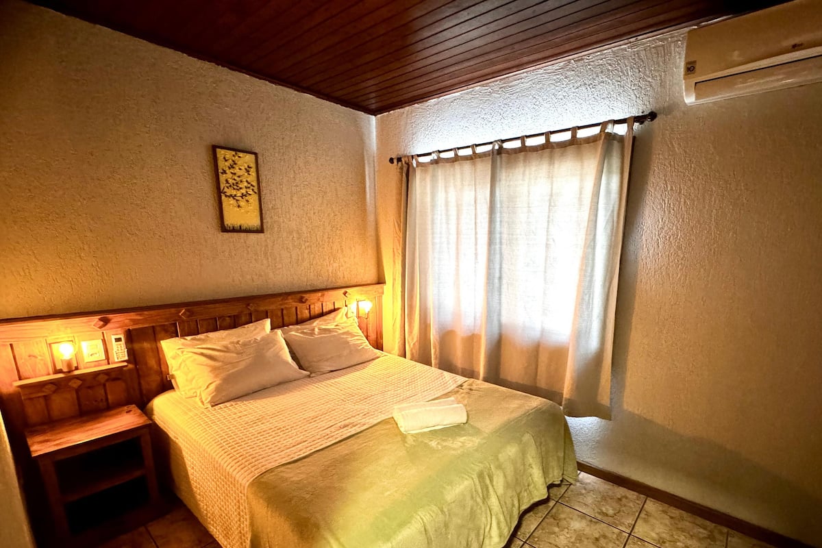 Chalet, meerdere bedden, open haard (44) | 2 slaapkamers, luxe beddengoed, gratis wifi