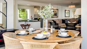 Villa | 3 bedrooms, desk, Internet