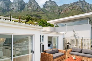 Villa | 3 bedrooms, desk, Internet - Camps Bay Family Holiday Home Sunset Sanctuary (Cape Town)