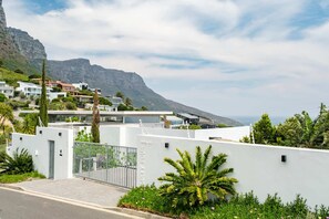 Villa | 3 bedrooms, desk, Internet - Camps Bay Family Holiday Home Sunset Sanctuary (Cape Town)