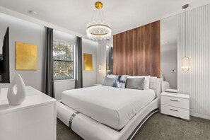 House | 9 bedrooms, Internet - Cinematic Escape Stay in a Movie Themed Mansion (Davenport)