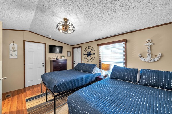 Nautical Nest - 1 Bedroom Hotel Room By The Lodges At Fossil Creek - Edmond, OK