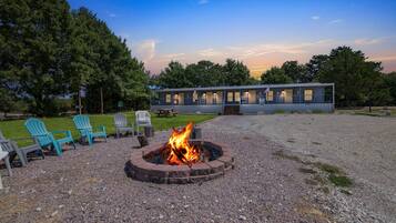 Room, 1 Bedroom | Property grounds