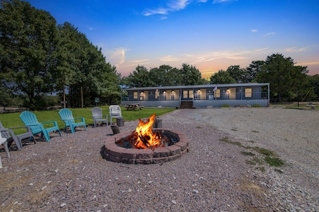 Room, 1 Bedroom | Property grounds