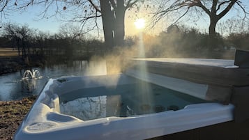 Bain à remous extérieur