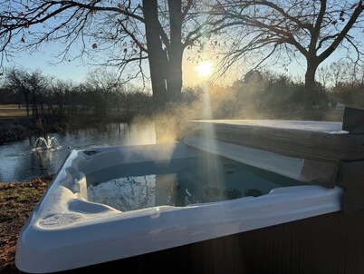 Daze Off - Pet Friendly Suite 1 Bedroom Hotel Room by The Lodges at Fossil Creek