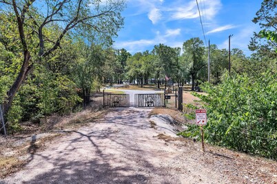 Dazeoff Too - Pet Friendly Suite 1 Bedroom Hotel Room by The Lodges at Fossil Creek