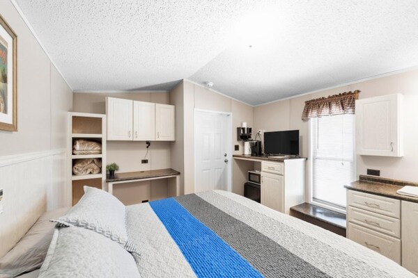 Dazeoff Too - Pet Friendly Suite 1 Bedroom Hotel Room By The Lodges At Fossil Creek - Lake Texoma