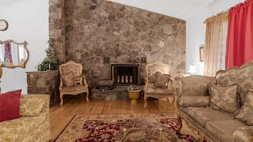 House, 3 Bedrooms | Living area | Smart TV, streaming services