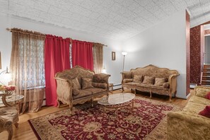 Hus - 3 sovrum | Vardagsrum | Smart-tv och streamingtjänster