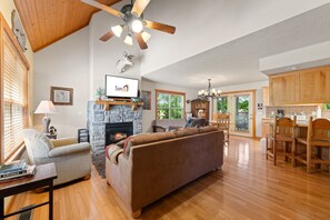 Cabin, 1 Bedroom | Living area - Sbl103a -magnolia Moon 1 Bedroom Cabin (Reeds Spring)