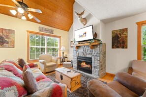 Cabin, 1 Bedroom | Living area | Smart TV - Sbl103a -magnolia Moon 1 Bedroom Cabin (Reeds Spring)