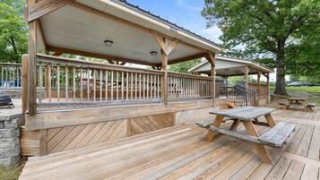 Condo, 2 Bedrooms | Outdoor dining