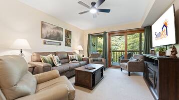 Condo, 2 Bedrooms | Living area