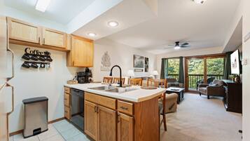 Condo, 2 Bedrooms | Interior