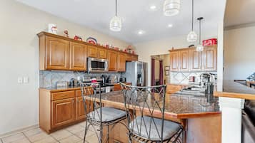 Villa, 5 Bedrooms | Private kitchen | Fridge, oven, coffee/tea maker, toaster