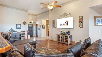 Villa, 5 Bedrooms | Interior