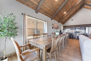 Cottage, 4 Bedrooms | Dining