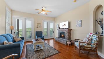 House, 2 Bedrooms | Living area | Smart TV