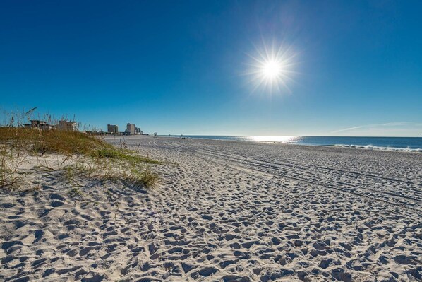 Beach - Island Winds East 810 2 Bedroom Condo (Gulf Shores)