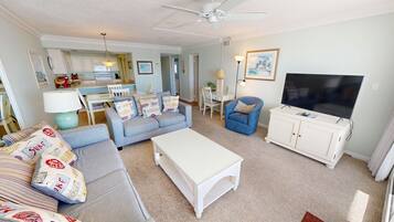 Condo, 1 Bedroom | Living area