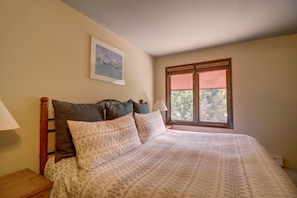 Condo, 2 Bedrooms | 2 bedrooms, laptop workspace, free WiFi - Ten Mile Haus A-6 2br 2ba 2 Bedroom Condo (Copper Mountain)