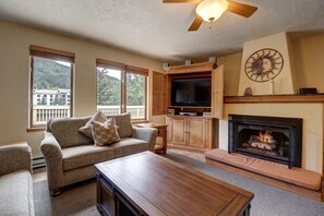 Living area - Ten Mile Haus A-6 2br 2ba 2 Bedroom Condo (Copper Mountain)