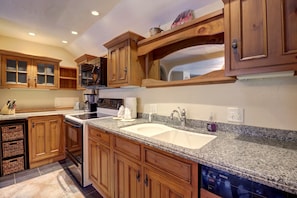 Private kitchen - Ten Mile Haus A-6 2br 2ba 2 Bedroom Condo (Copper Mountain)