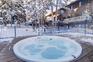 Kondominium, 2 kamar tidur | Bathtub spa outdoor