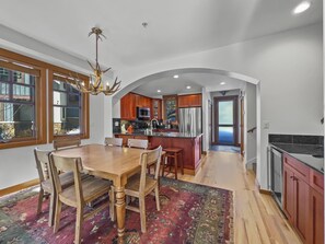 Stadtwohnung, 4 Schlafzimmer | Speisen