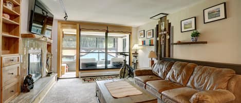 Condo, 1 Bedroom | Living area