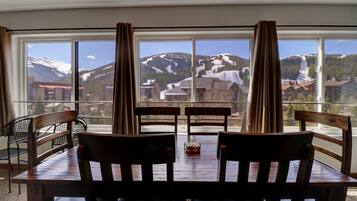 Condo, 2 Bedrooms | Dining