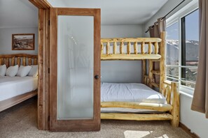 Condo, 2 Bedrooms