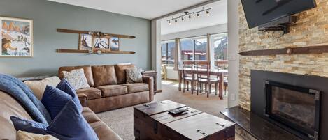 Condo, 2 Bedrooms | Living area | Smart TV