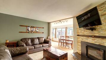 Condo, 2 Bedrooms | Living area