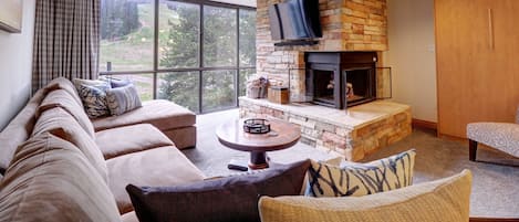 Condo, 1 Bedroom | Living area