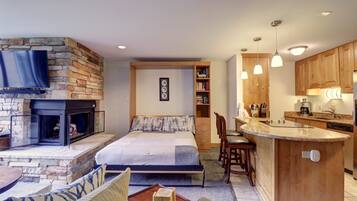 Condo, 1 Bedroom | 1 bedroom, laptop workspace, iron/ironing board, free WiFi