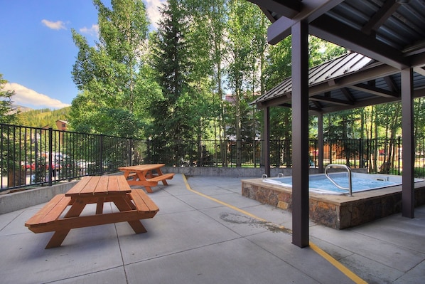 Condo, 2 Bedrooms | Outdoor dining