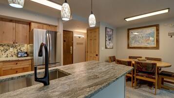 Condo, 2 Bedrooms | Dining