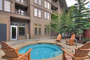 Appart'hôtel, 2 chambres | Piscine